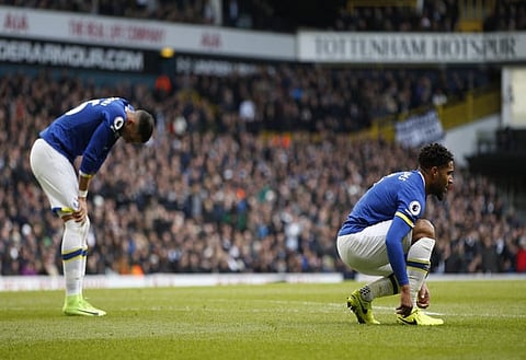 Britain Soccer Football - Tottenham Hotspur v Everton - Premier League - White Hart Lane - 5/3/17 Everton's Ashley Williams ties his shoelace as Ramiro Funes Mori looks on Action Images via Reuters / Paul Childs Livepic EDITORIAL USE ONLY. No use with unauthorized audio, video, data, fixture lists, club/league logos or "live" services. Online in-match use limited to 45 images, no video emulation. No use in betting, games or single club/league/player publications.  Please contact your account representative for further details.