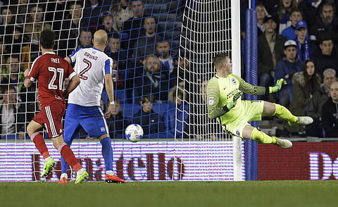 Confirmed: 31-year-old leaves PL for Championship club after reported Leeds approach