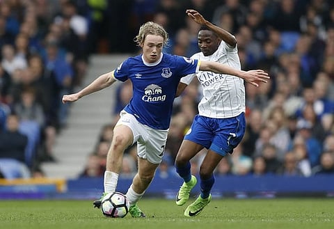 'Joke', 'Hasn't got a clue' - Everton fans slaughter Koeman after starting lineup decision