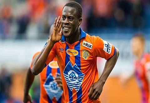 Championship club make late swoop for Dutch forward wanted by Aston Villa - report