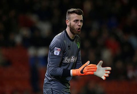 Leeds plot swoop for 6ft 4 Premier league colossus – report