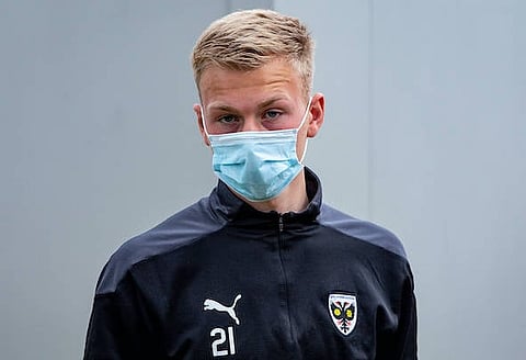 Sources: Everton and Aston Villa in race to sign Cox