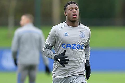 Sources: Everton starlet Small told by Premier League he can open talks with Man United and other suitors