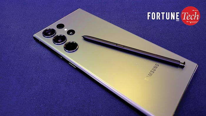 'Made in India' smartphone shipments dip 3% YoY in 2022 | Fortune India