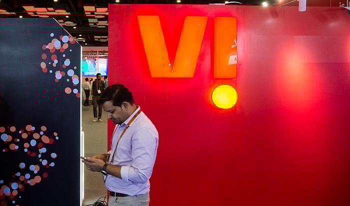 Vodafone Idea shares fall 4% ahead of ₹18,000-cr FPO Vodafone Idea shares fall 4% ahead of ₹18,000-cr FPO