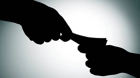 लाचप्रकरणी महिला मंडळ अधिकारी जेरबंद; ACB ने ५० हजाराची लाच घेताना  रंगेहाथ पकडले