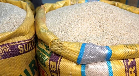 रेशन दुकानातील तांदळाचा काळाबाजार करणारा अटकेत 