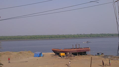 रेतीबंदर चौपाटीचा पुनर्वसनाचा बहुचर्चित प्रकल्प रखडला