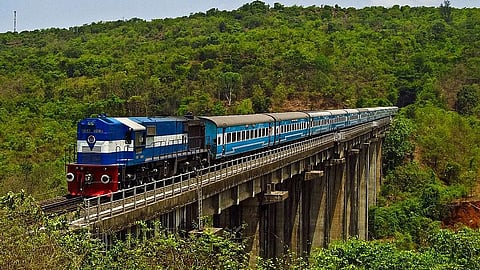 मध्य रेल्वेचा गणेशभक्तांना दिलासा; ४४ अतिरिक्त विशेष गाड्या चालविणार 