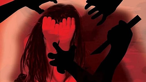 Mumbai : जॉब करण्यासाठी गेली अन् घडलं आक्रीत; विद्यार्थिनीवर सामूहिक अत्याचार, स्ट्रगलिंग मॉडेलला अटक, २ जण फरार