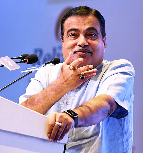 6 Air bag : सहा एअरबॅग लावण्याचा निर्णय लांबणीवर ; गडकरींनी सांगितले कारण 