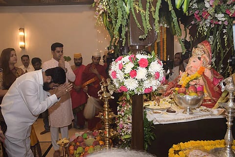 मुख्यमंत्र्यांच्या वर्षा निवासस्थानी गणरायाची  प्राणप्रतिष्ठा