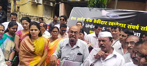 पेण अर्बन बँक घोटाळा प्रकरण ;  संतप्त ठेवेदारांनी अकार्यक्षम प्रशासन व घोटाळेबाजांचे श्राद्ध घातले 