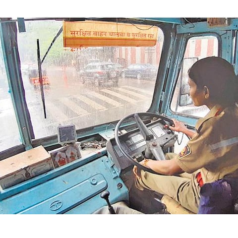 असंख्य महिला एसटी कर्मचारी बालसंगोपन रजेपासून वंचित