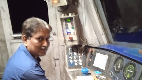 मोटरमनच्या प्रसंगावधानामुळे १८ वर्षीय तरुणीला जीवनदान