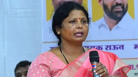 आठ पोलिसांमार्फत सुषमा अंधारे यांना हक्कभंग नोटीस; सत्ताधारी सत्तेचा दुरुपयोग करत असल्याचा अनिल परब यांचा आरोप