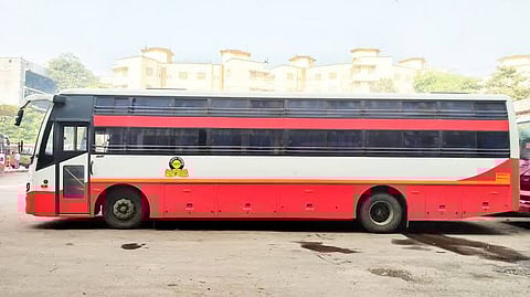 समृध्दी महामार्गावरून एसटीचा सुसाट प्रवास ; नागपूर-शिर्डी बस सेवेचा शुभारंभ; ७५ वर्षावरील ज्येष्ठांना मोफत प्रवास करता येणार 