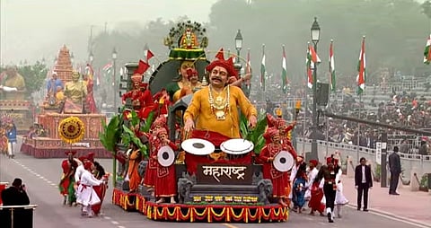 Republic Day 2023 : दिल्ली राजपथावर झाला महाराष्ट्रातील 'नारीशक्तीचा जागर'; राज्याच्या चित्ररथाने सर्वांचे लक्ष वेधून घेतले