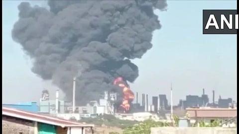 Nashik : इगतपुरीच्या जिंदाल कंपनीत भीषण आग; १ मृत्यू तर १४ जखमी