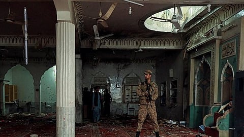 Pakistan Bomb Blast : पाकिस्तान पेशावर येथील मशिदीत बॉम्बस्फोट, 28 जणांचा मृत्यू झाला असून 150 जण जखमी ; आकडा वाढण्याची शक्यता 