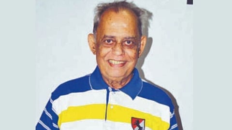 मैदान दत्तक घेऊन करमरकर यांचे उचित स्मारक उभारावे