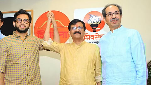 ठाकरे पिता-पुत्रांसह संजय राऊतांना दिल्ली कोर्टात उपस्थित राहण्याची नोटीस; नेमकं प्रकरण काय?