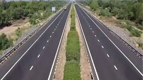 अतार्किकतेचा कळस! महामार्गांवरील टोलवाढ प्रवाशांच्या खिशावरील भार वाढणारी