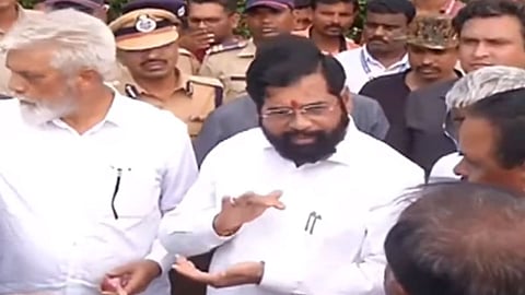 अयोध्या दौऱ्याच्या टीकेनंतर मुख्यमंत्री शिंदे थेट शेतकऱ्यांच्या बांधावर; नुकसानाची केली पाहणी