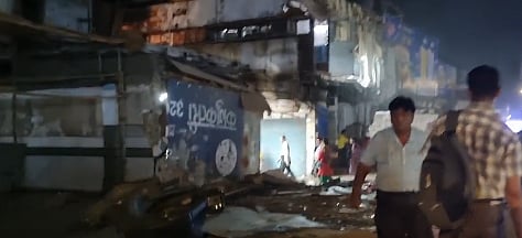 मालाड स्थानक अतिक्रमणमुक्त ; एका आठवड्यात ४० बेकायदा दुकाने जमीनदोस्त