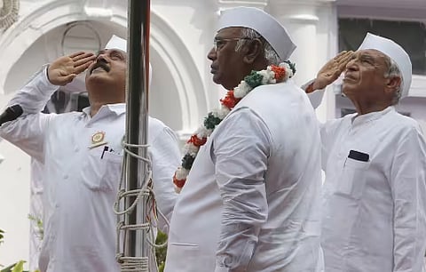 काँग्रेस अध्यक्ष मल्लिकार्जुन खर्गे यांची स्वातंत्र्य दिन सोहळ्याला दांडी