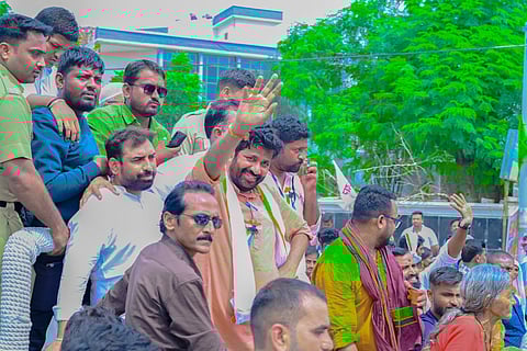 आमदार बच्चू कडू आक्रमक! मंत्रालयात साप सोडण्याचा दिला इशारा 