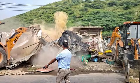 दंगलग्रस्त नूह मधील बुलडोझर कारवार्इला उच्च न्यायालयाची स्थगिती