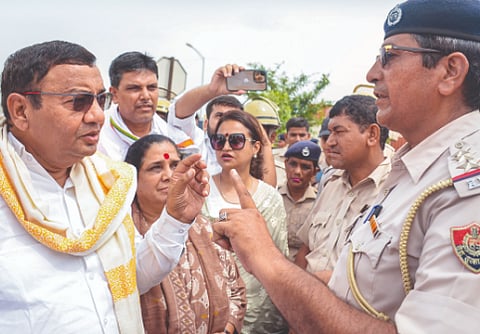 भाजप प्रतिनिधी मंडळाची नूहला भेट कॉँग्रेस, आपच्या प्रतिनिधींना रोखले