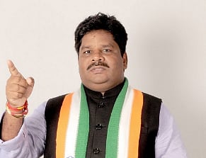 शहीद संजय ताकतोडेंच्या कुटुंबाची भाजप सरकारकडून फसवणूक – सुरेशचंद्र राजहंस