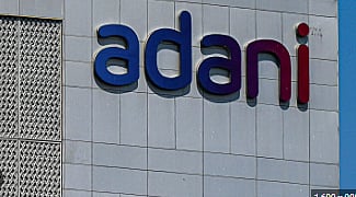 अदानींनी परदेशात पाठविलेले १ अब्ज डॉलर्स कोणाचे?