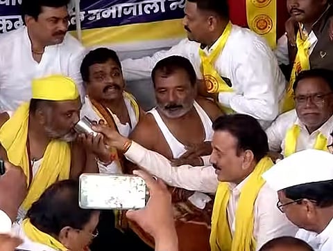 Dhangar Reservation : यशवंत सेनेचं २० दिवसांपासून सुरु असलेलं चौंडी येथील उपोषण अखेर मागे ; गिरीश महाजन यांच्या शिष्टाईला यश