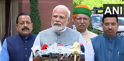 Special Parliament Session : संसद विशेष अधिवेशनात चर्चा करण्याआधी पंतप्रधानांनी साधला माध्यमांशी संवाद ; म्हणाले, "नेहमीची रडारड..."