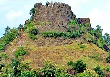 माहूर गडावर रेणुकादेवीची घटस्थापना उत्साहात