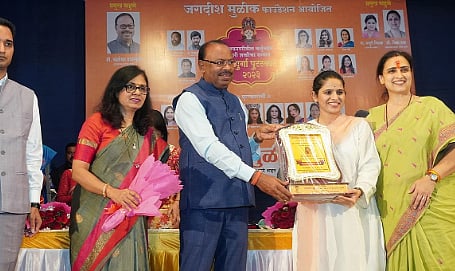 विश्वराज हॉस्पिटलच्या संचालिका डॉ. अदिती कराड यांना‘नवदुर्गा सन्मान'