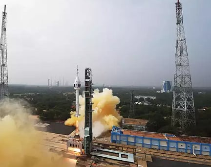 गगनयानची चाचणी यशस्वी ;मानवी अंतराळ मोहिमांच्या मार्गातील महत्त्वाचा टप्पा पार