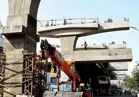 वाढत्या वायूप्रदूषणाचा फटका 'मेट्रो-३'च्या कामांना; महापालिकेने बजावली तात्काळ काम थांबवण्याची नोटीस 