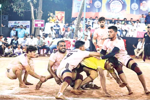 जिल्हास्तरीय कबड्डी स्पर्धा :अमर क्रीडा, अंकुर स्पोर्ट्स, शिवनेरी सेवा, लायन्स क्लब उपांत्यपूर्व फेरीत