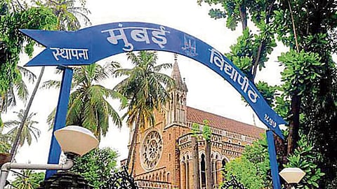 मुंबई विद्यापीठाकडून प्रतिभावंतांचा गौरव; विद्यार्थ्यांच्या कौशल्याचा सन्मान; मान्यवरांच्या हस्ते सर्वोत्कृष्ट विद्यार्थी पुरस्काराचे वितरण