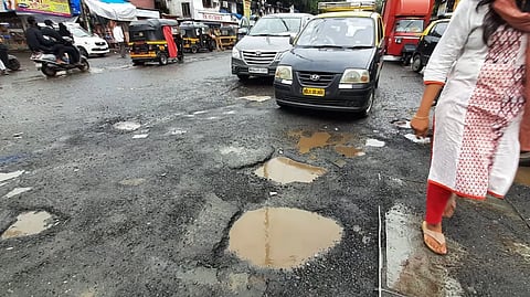 रस्तेकाम रखडवणाऱ्या कंपनीकडून लवकरच करवसुली; सिमेंट काँक्रीटच्या रस्त्याकडे कंत्राटदारांची पाठ