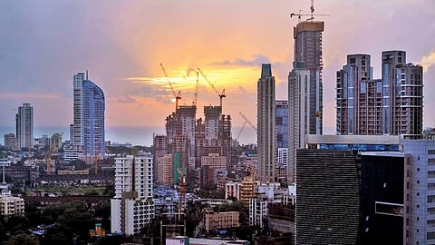 दक्षिण मुंबईतील घरसाठा ७४ टक्क्यांनी घटला; मुंबईच्या पलीकडे रिअल इस्टेटचा विस्तार, पश्चिम परिघीय भागात २४० टक्क्यांची वाढ
