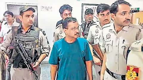 केजरीवाल यांना सीबीआयकडून अटक; तीन दिवसांची कोठडी