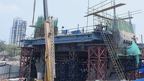 शंभर वर्षे जुना बेलासिस पूल जमीनदोस्त होणार, वाहतुकीसाठी आजपासून बंद; बेस्ट बसेससह अन्य वाहनांच्या मार्गांत बदल  