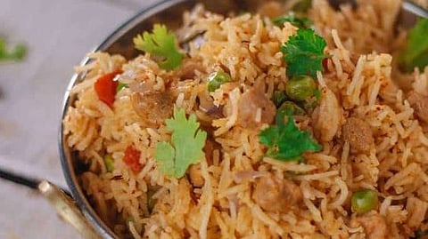Soyabean Pulao Recipe: जेवणासाठी बनवा प्रथिनेयुक्त सोयाबीन पुलाव, नोट करा रेसिपी 
