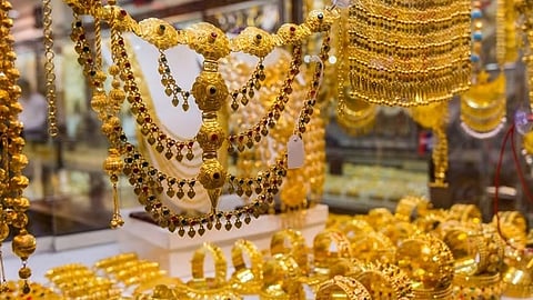 सोने उच्चांकी! तोळ्याचा दर १.३० लाख रुपये; एकाच दिवसात भावात ९,७०० ची झेप