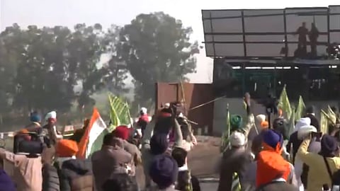 शेतकऱ्यांचा मोर्चा पुन्हा रोखला; १७ शेतकरी जखमी, आंदोलक तुकडी माघारी